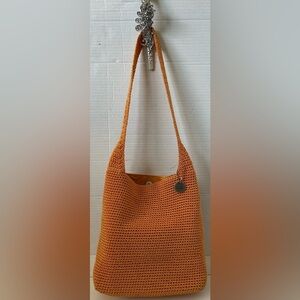 NWOT THE SAK HOBO BAG. CANTALOUPE, INSIDE ZIP POCKET, MAGNETIC SNAP CLOSURE.